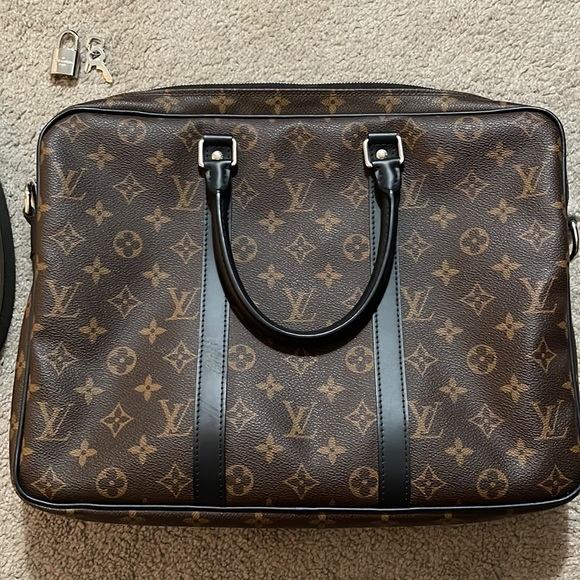 Louis Vuitton Porte-Documents Voyage PM Messenger Bag / Briefcase - Picture 2 of 10